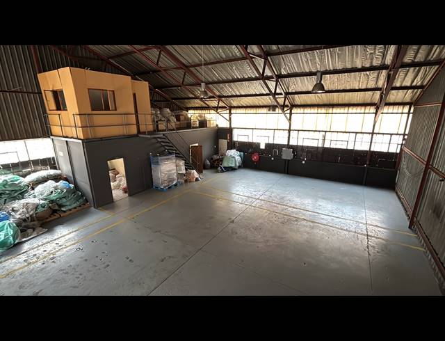 360M² WAREHOUSE TO LET IN JET PARK